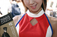 【東京ゲームショウ05】コンパニオン写真蔵…試してみたら? 画像
