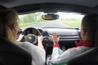 フェラーリ 458、公道で200km/h出す母親…息子が投稿［動画］ 画像