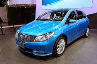 【北京モーターショー14】ダイムラーとBYDによる新型EV、デンツァ登場…航続距離は300km［詳細画像］ 画像