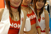 【東京モーターショー05】コンパニオン写真蔵…その19、スパーク!! 画像