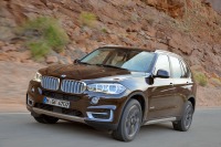【IIHS衝突安全】BMW X5 新型と 5シリーズ、前面衝突回避性能試験で最高評価 画像