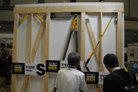 【住まいづくりフェア14】サスペンションのHKS、制震装置で住宅市場に殴り込み 画像