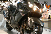 【東京モーターショー05】 太いトルクに期待のツアラー、カワサキ ZZR1400 画像