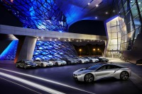 BMW i8、最初の量産車を引き渡し…「i」ブランド第2弾PHV 画像