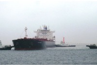 JXエネルギー、室蘭製造所に輸入ナフサ船が初入港 画像