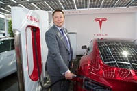 米EVのテスラ、英国初の「スーパーチャージャー」を設置…モデルS を急速充電 画像