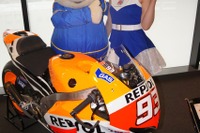 【Moto GP 日本GP】目の前をマシンが走る…ビクトリースタンドを新設 画像