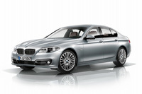 BMW 528i にアダプティブLEDヘッドライトを標準装備 710万円から 画像