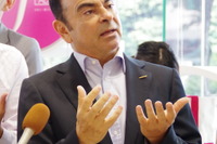 日産ゴーン社長「インフィニティ強化へコンパクト必要」…ダイムラーとの共同開発・生産 画像
