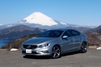 【ボルボ S60 T5 Rデザイン 試乗】自然な加速フィールと低燃費が新しい魅力…松下宏 画像