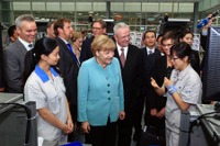VW の中国工場、独メルケル首相が訪問…最先端の生産現場を見学 画像