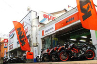KTM、北陸初の正規ディーラーが福井に誕生…バイクハウス 赤い3輪車 画像