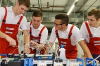 ポルシェ、独ライプツィヒ工場で人員採用開始…パナメーラ の一貫生産へ準備 画像