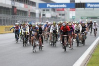 富士スピードウェイ 自転車走行会、途中停車の記念撮影もOK…8月24日 画像