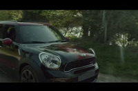 MINI JCW クロスオーバーが登場するMV…ゴーゴン・シティ［動画］ 画像