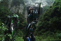 渡辺謙演じるトランスフォーマーは二刀流のスーパーカー 画像