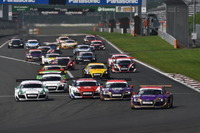 【アウディ R8 LMS CUP 第2戦】アンドレ・クートが1度も首位を譲ることなく完勝、俳優 岩城滉一氏は17位完走 画像