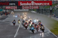 【鈴鹿8耐】再度大雨が降り注ぐ…転倒マシン続出でセーフティカー導入 画像