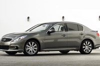 日産、新旧 スカイライン を米国で併売…「インフィニティQ40」に車名変更 画像