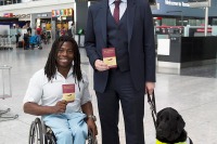 ロンドン・ヒースロー空港、体の不自由な人向けガイドブックを配布開始…パラリンピアンも高評価 画像