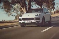 ポルシェ カイエン 改良新型、元F1ドライバーが試す［動画］ 画像