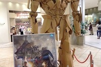 身長3mのトランスフォーマー巨大フィギュアは、まさかのダンボール製 画像