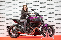 ドゥカティジャパン、ディアベル 峰不二子スペシャル を発表…黒木メイサさんも登場 画像