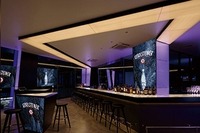 ドイツ生まれの“おいしい水”が、メルセデスのアンテナ拠点でバー開店 画像