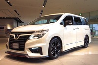 日産 エルグランドにもレーシングテクノロジー注入…NISMOパフォーマンスパッケージ［写真蔵］ 画像