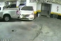 隣の車の停め方に怒ったドライバー、常軌を逸した行動［動画］ 画像