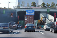 お盆の渋滞、トラックドライバーに学ぶ低燃費、安全な走り方 画像