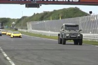 メルセデス Gクラス に6輪車、 G63 AMG 6×6…スーパーカーとサーキット走行［動画］ 画像