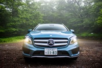 【メルセデスベンツ GLA 試乗】引き締まったスポーツとしなやかなオフロード、違いを見よ…西村直人 画像