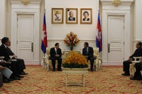 太田国土交通大臣、カンボジアのフン・セン首相と会談…「日本橋」の修復に期待 画像