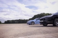 BMW M3 新型と ポルシェ マカンターボ…加速競争［動画］ 画像