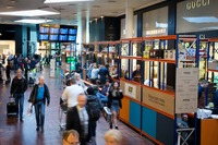 初対面の人と料理をシェアするレストラン、コペンハーゲン空港に 画像
