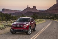 ジープ チェロキー 新型、米国でリコール…ダンパーが外れる可能性 画像