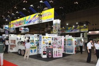 【DIYショー2014】タワー陳列やデジタルサイネージ活用で店舗づくりも支援…エンパイヤ自動車 画像