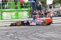 史上最年少、16歳のF1ドライバー…イベントでアクシデント［動画］ 画像