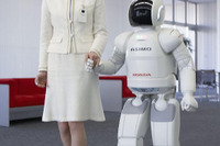 ASIMO の走りに磨き---速度向上、旋回も 画像