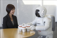 ASIMO の走りに磨き---福井社長「10年で家庭に」 画像