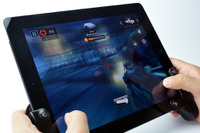 iPad Airとminiをゲームコントローラーに変える、吸盤式グリップ 画像