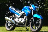 スズキ GSR250 …グローバル展開のスポーツモデル［写真蔵］ 画像