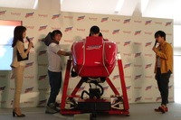 情報検索トレンドが、ジェットコースターの迫力に変換される面白アトラクション 画像