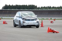 バイク用タイヤのような「ブリヂストン ologic」を装着した BMW i3 に体験試乗 画像