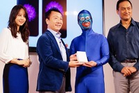 ドコモiPhone発表会…加藤社長が若々しくなった容姿で登壇 画像