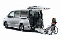 【福祉機器展14】トヨタ、車いす ウェルチェア を先行公開 画像