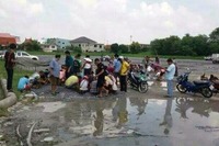 バンコクの駐車場に「金塊」? 住民が連日殺到 画像