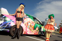 自動車教習所で痛車とコスプレがコラボレーション…かぶ痛Vol.1［写真蔵］ 画像