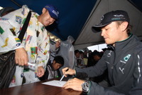 【F1 日本GP】開幕初日はファンイベント目白押し…ピットウォークとサイン会に興奮 画像